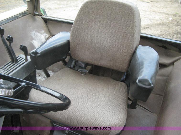 image for item H5479 1985 John Deere 4850 tractor