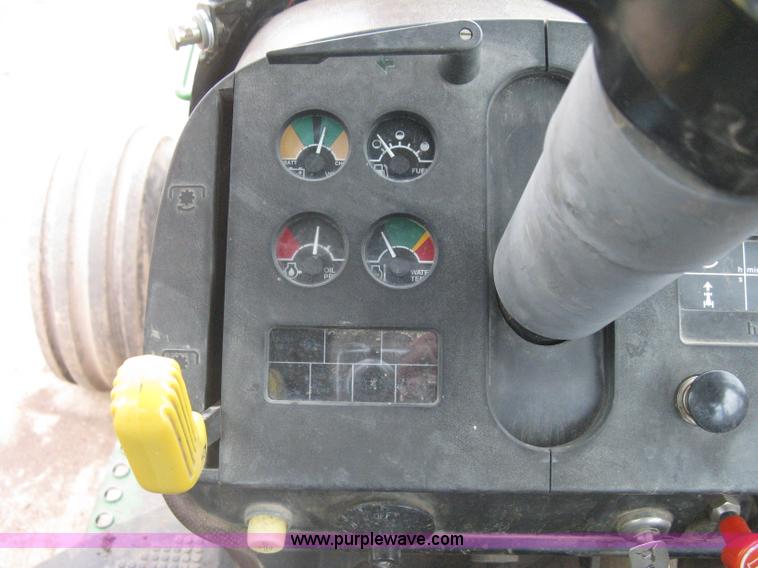 image for item H5479 1985 John Deere 4850 tractor