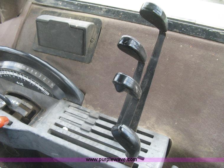 image for item H5479 1985 John Deere 4850 tractor