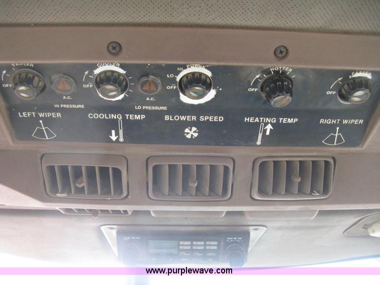 image for item H5479 1985 John Deere 4850 tractor