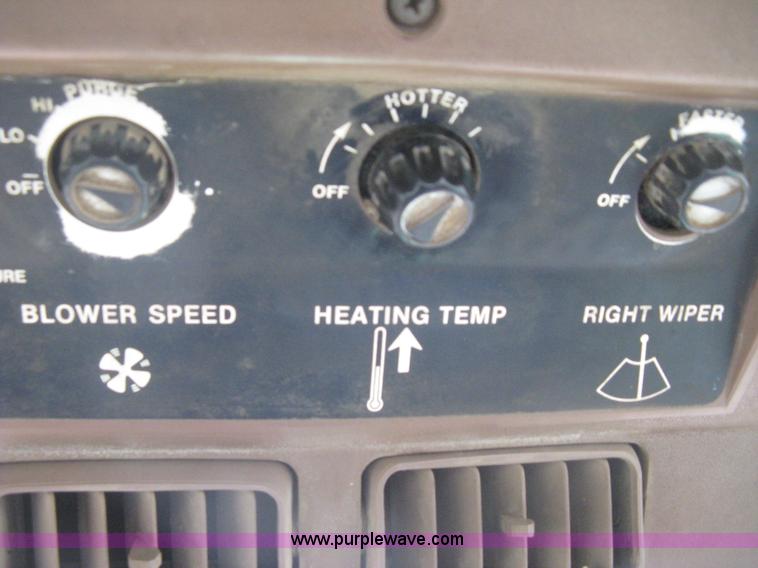 image for item H5479 1985 John Deere 4850 tractor