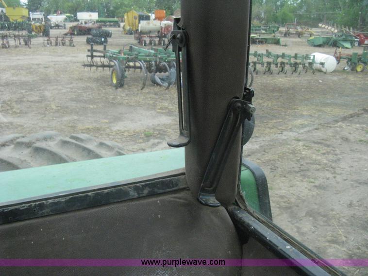 image for item H5479 1985 John Deere 4850 tractor