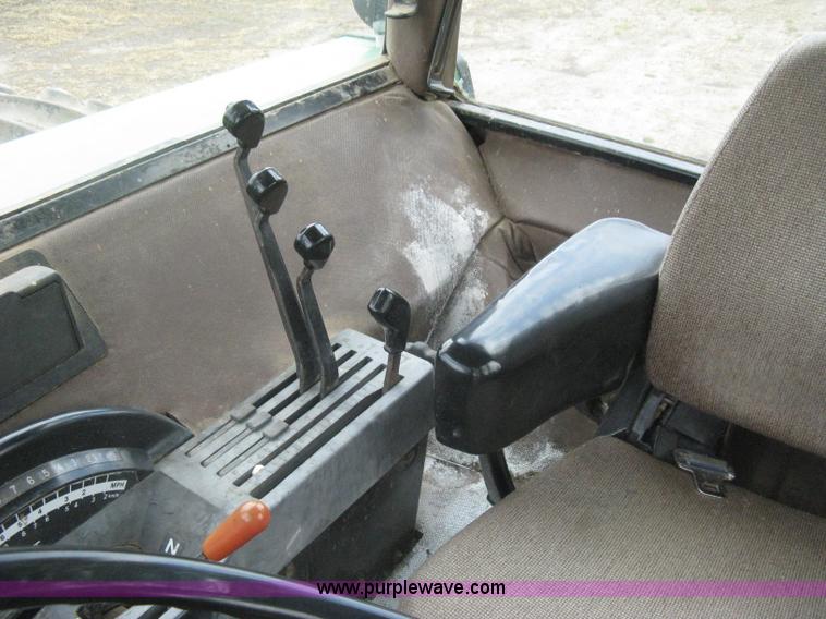 image for item H5479 1985 John Deere 4850 tractor