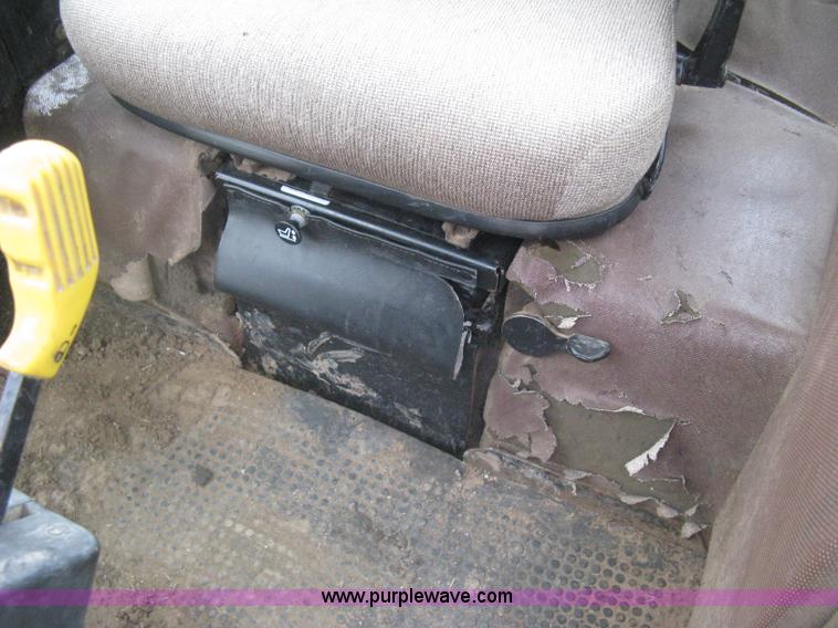 image for item H5479 1985 John Deere 4850 tractor