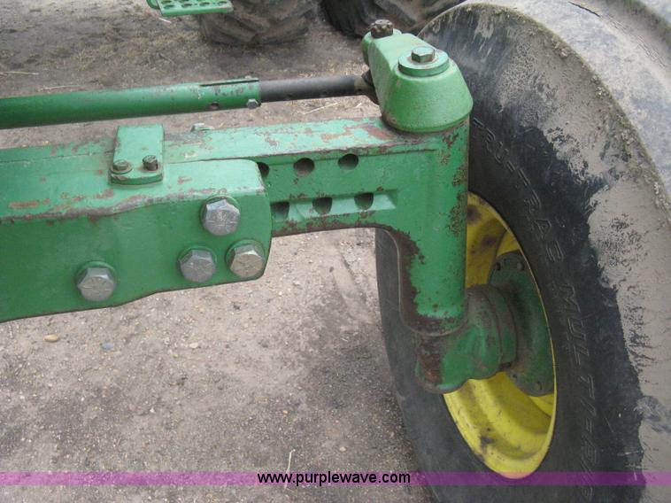 image for item H5479 1985 John Deere 4850 tractor