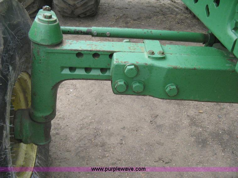 image for item H5479 1985 John Deere 4850 tractor
