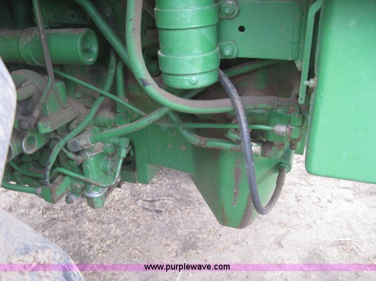 image for item H5479 1985 John Deere 4850 tractor