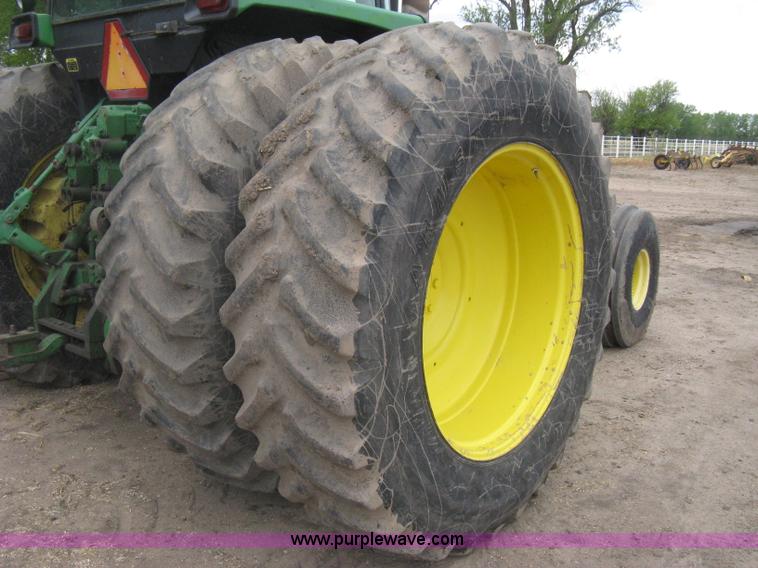 image for item H5479 1985 John Deere 4850 tractor