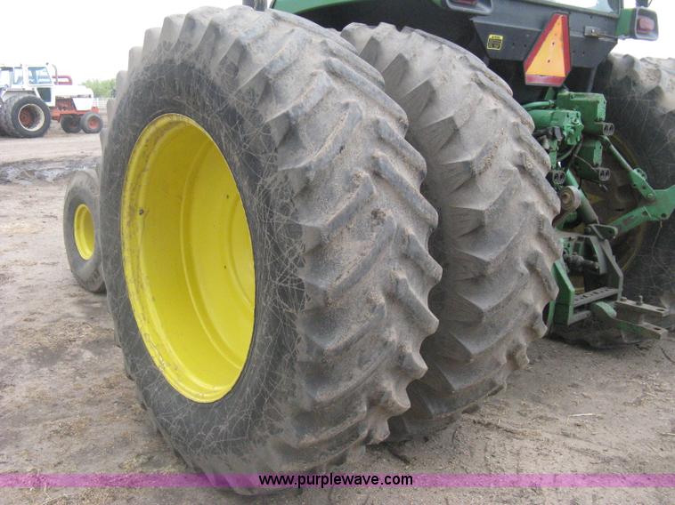 image for item H5479 1985 John Deere 4850 tractor