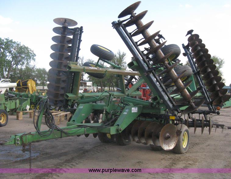 image for item H5492 John Deere 630 disk harrow