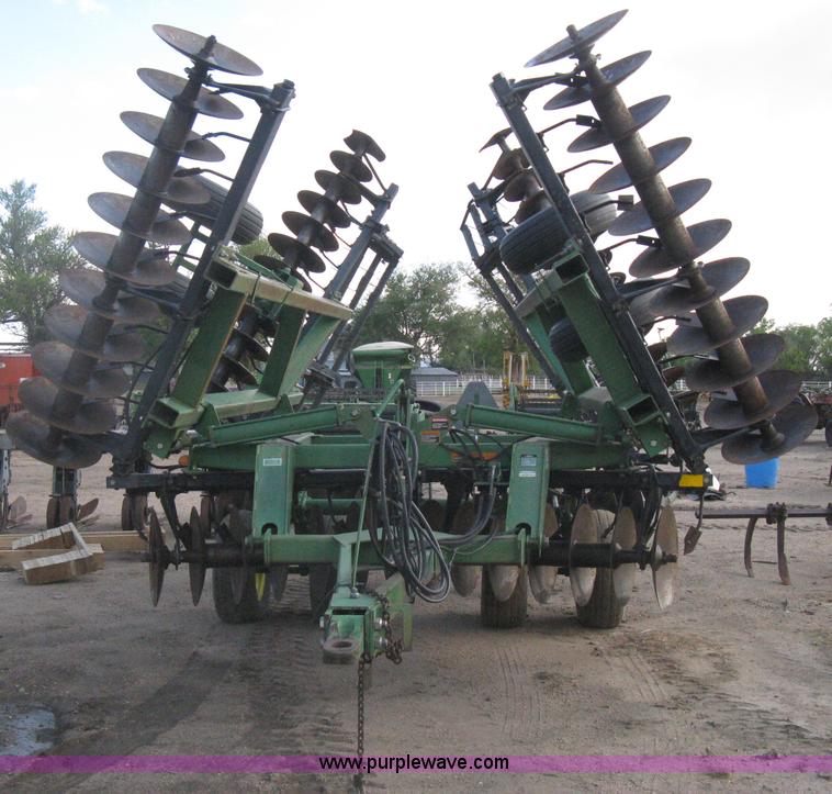 image for item H5492 John Deere 630 disk harrow