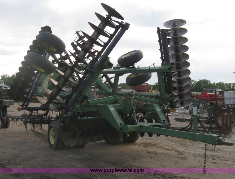 image for item H5492 John Deere 630 disk harrow