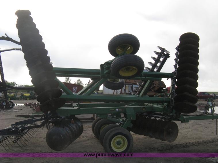 image for item H5492 John Deere 630 disk harrow