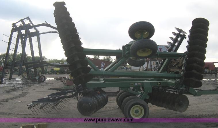 image for item H5492 John Deere 630 disk harrow
