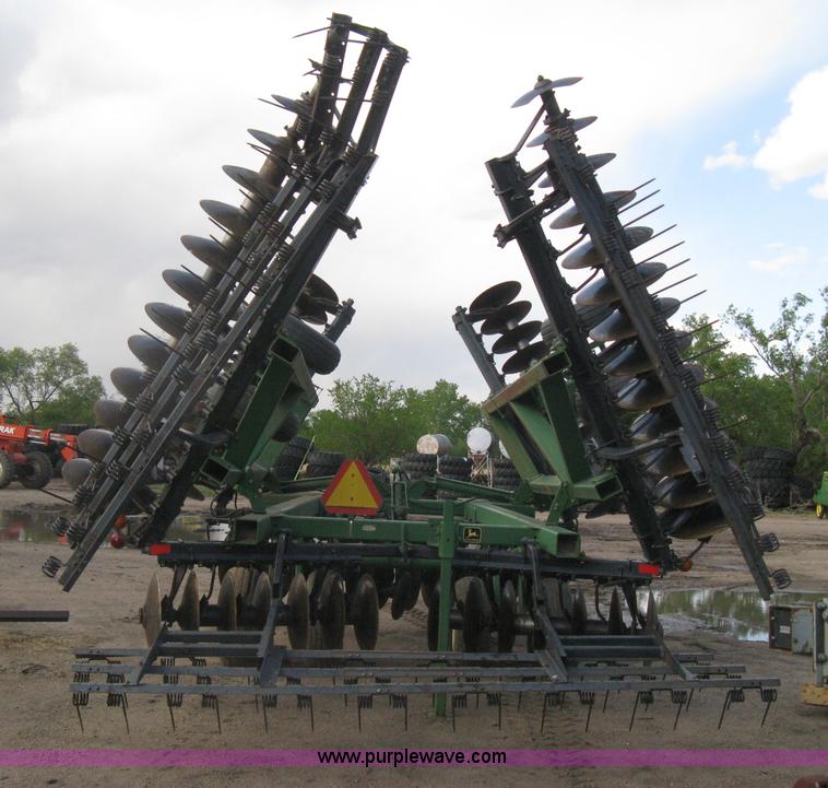 image for item H5492 John Deere 630 disk harrow