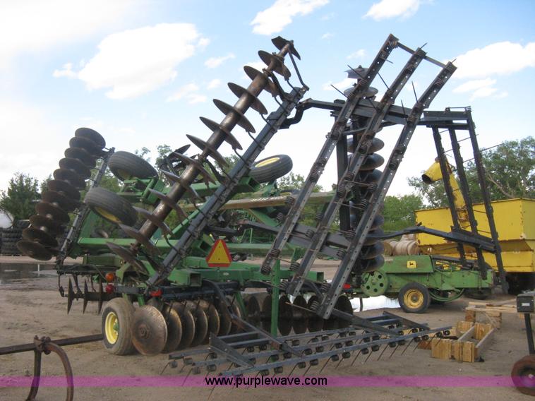 image for item H5492 John Deere 630 disk harrow