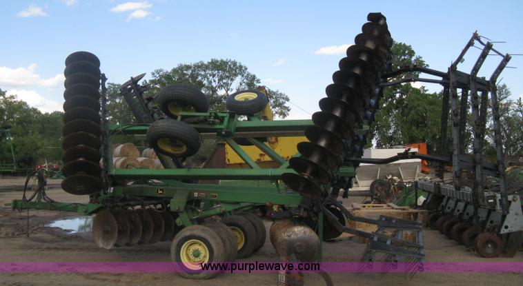 image for item H5492 John Deere 630 disk harrow