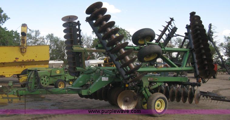 image for item H5492 John Deere 630 disk harrow