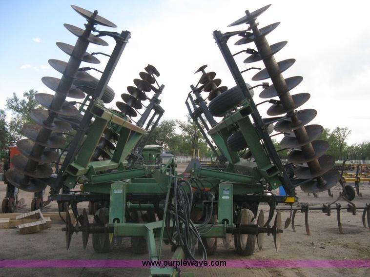 image for item H5492 John Deere 630 disk harrow