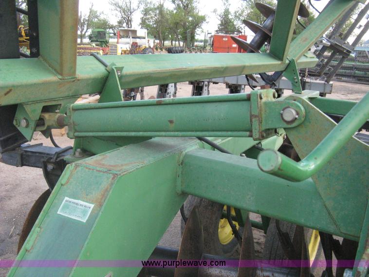 image for item H5492 John Deere 630 disk harrow