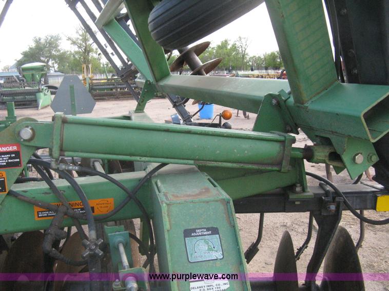 image for item H5492 John Deere 630 disk harrow