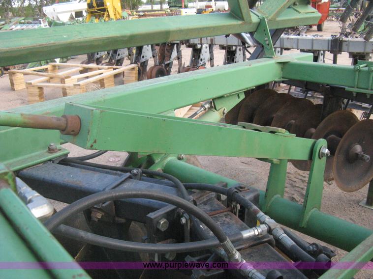 image for item H5492 John Deere 630 disk harrow
