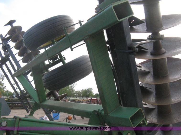 image for item H5492 John Deere 630 disk harrow
