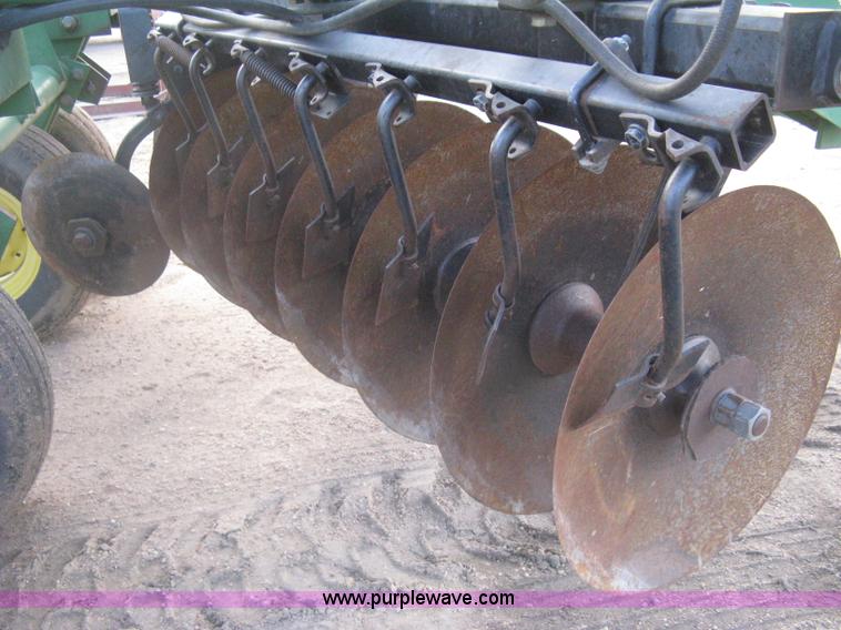 image for item H5492 John Deere 630 disk harrow