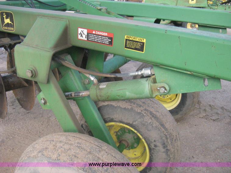image for item H5492 John Deere 630 disk harrow