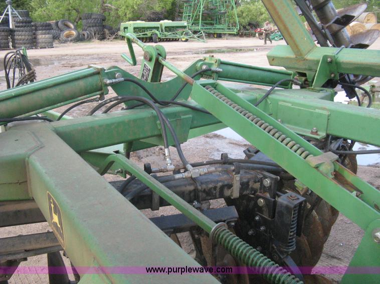 image for item H5492 John Deere 630 disk harrow
