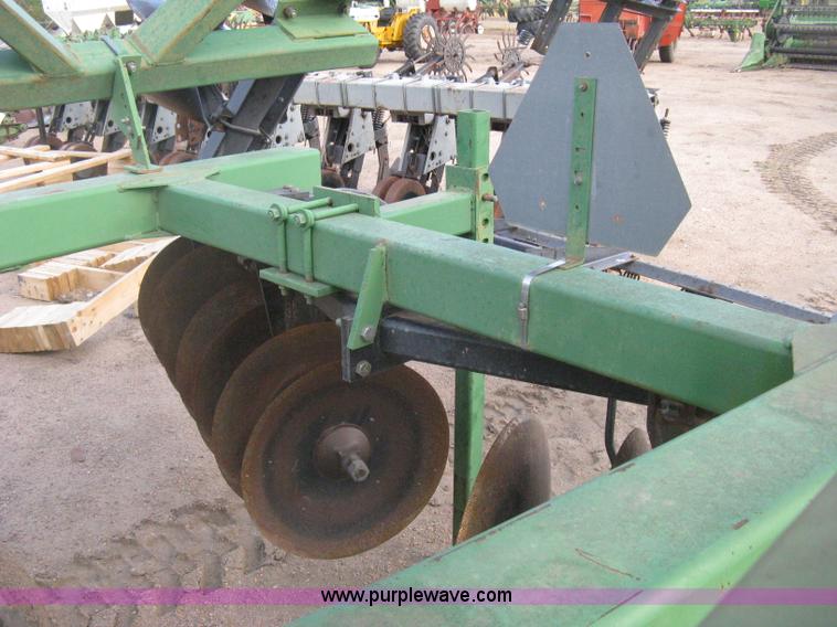 image for item H5492 John Deere 630 disk harrow