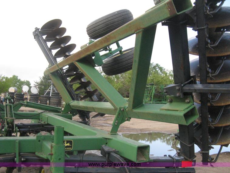 image for item H5492 John Deere 630 disk harrow