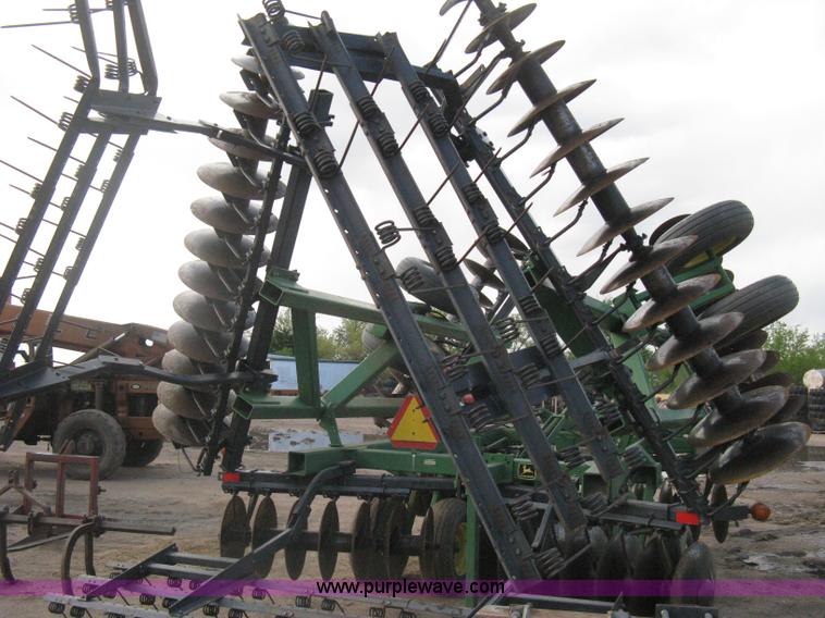image for item H5492 John Deere 630 disk harrow