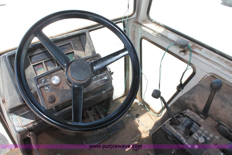 image for item H5665 1983 Case 2090 tractor