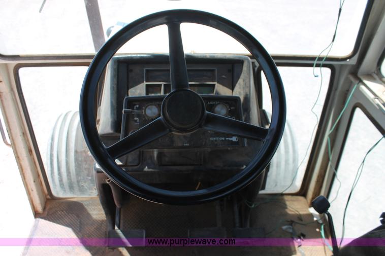 image for item H5665 1983 Case 2090 tractor