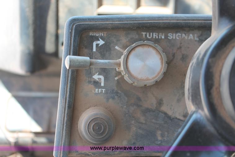 image for item H5665 1983 Case 2090 tractor