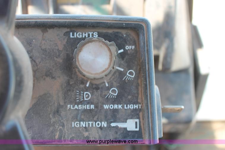 image for item H5665 1983 Case 2090 tractor