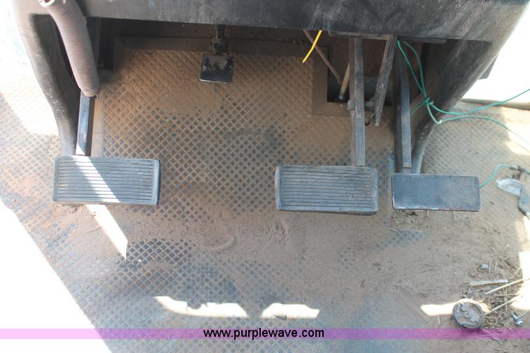 image for item H5665 1983 Case 2090 tractor