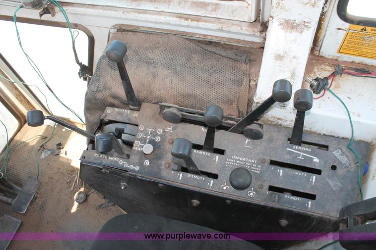 image for item H5665 1983 Case 2090 tractor