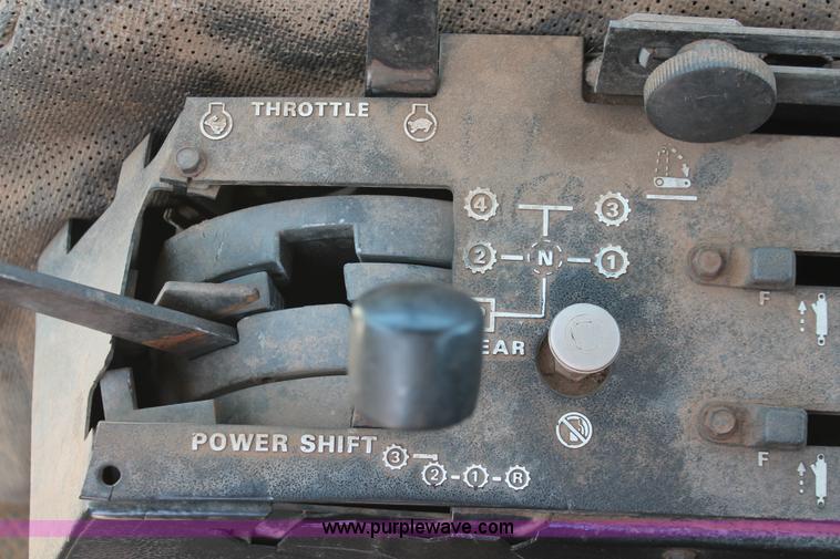 image for item H5665 1983 Case 2090 tractor