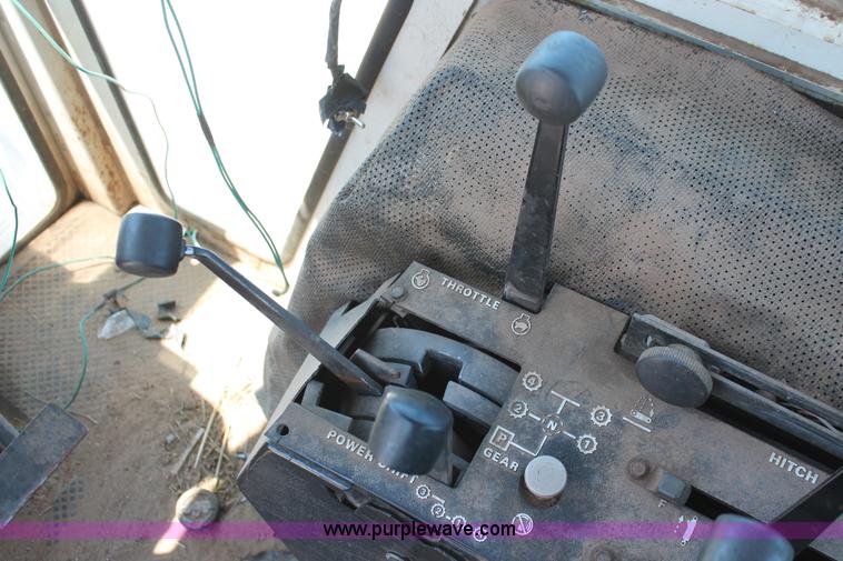 image for item H5665 1983 Case 2090 tractor