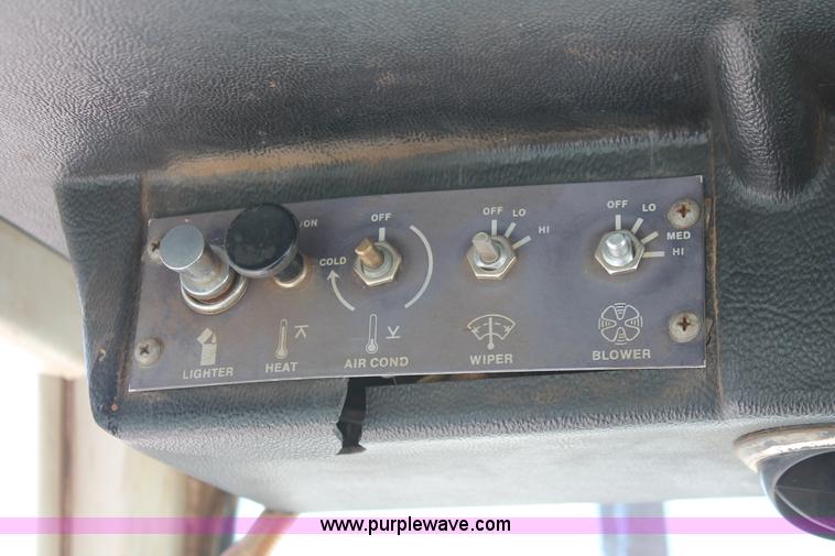 image for item H5665 1983 Case 2090 tractor