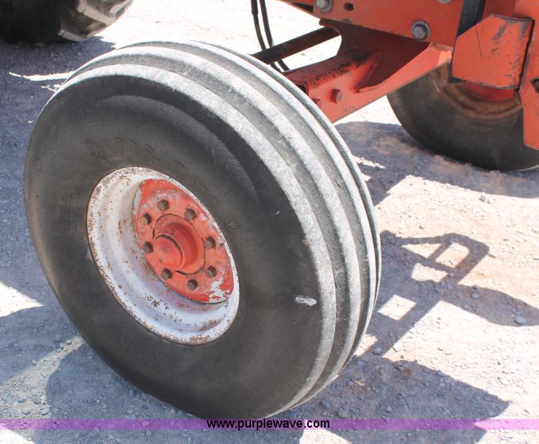 image for item H5665 1983 Case 2090 tractor