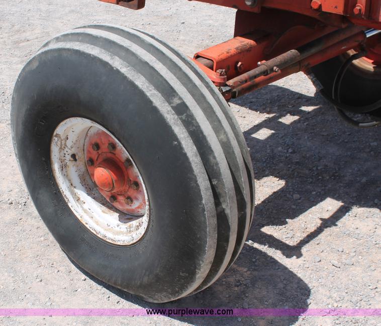 image for item H5665 1983 Case 2090 tractor