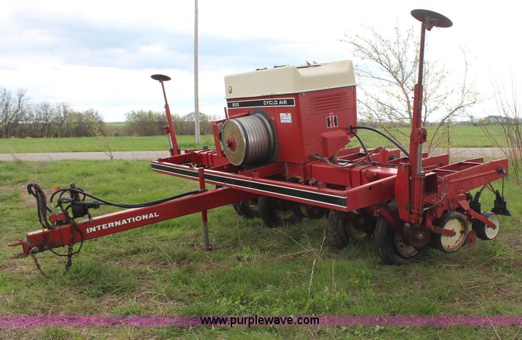 image for item H6110 International Cyclo Air 800 planter