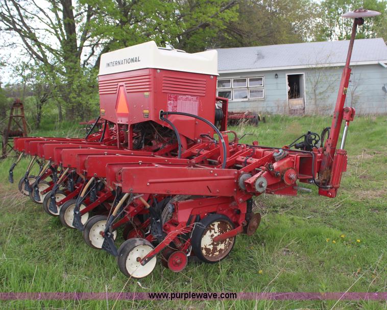 image for item H6110 International Cyclo Air 800 planter
