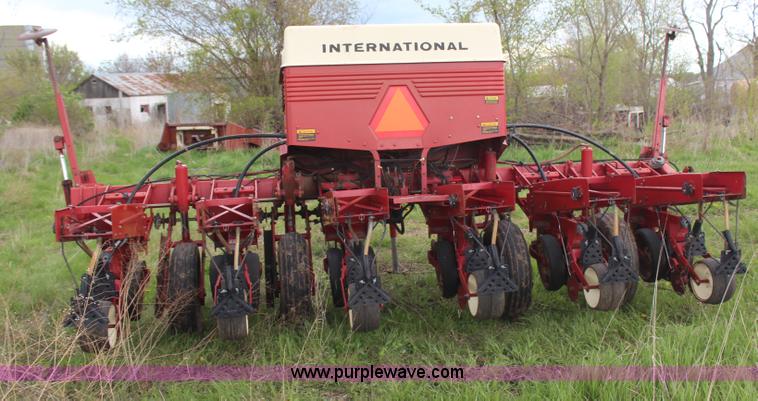 image for item H6110 International Cyclo Air 800 planter