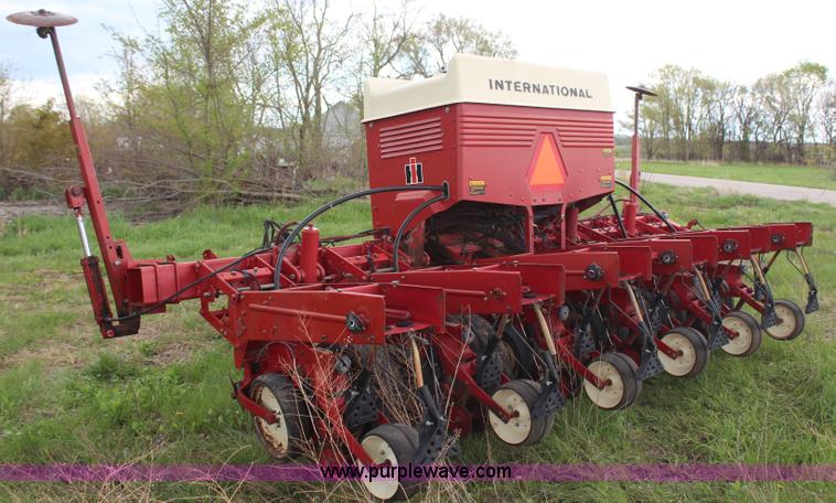 image for item H6110 International Cyclo Air 800 planter