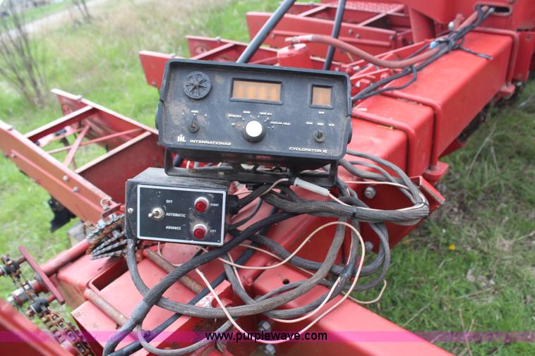 image for item H6110 International Cyclo Air 800 planter