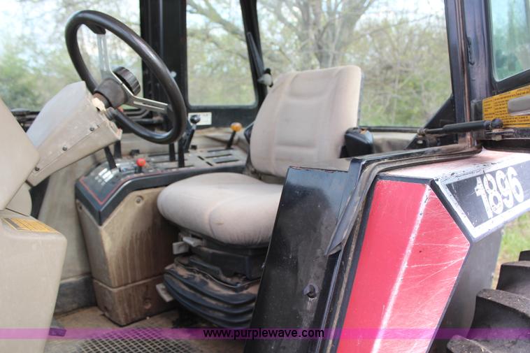 image for item H6126 1986 Case IH 1896 tractor